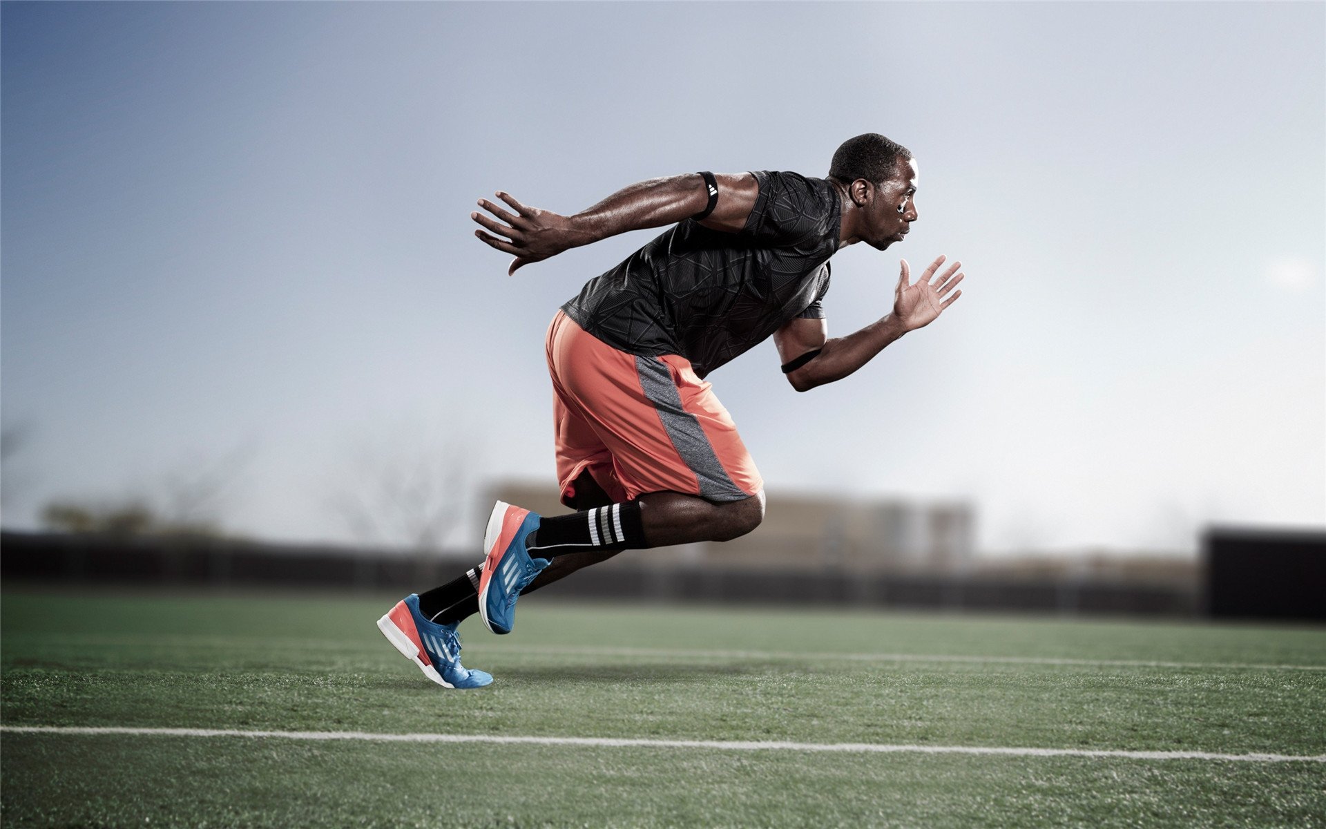 “胡利安·门德斯:阿根廷美洲狮队的传球与进攻之星,未来无可限量”