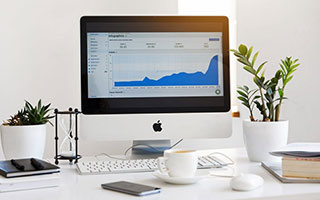 开云体育-“足球智者”：某某教练解读战术变革心得，足球技战术训练全书